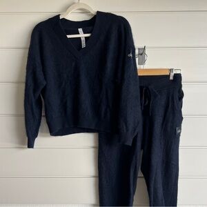 Alo Yoga Sweater Size Medium Excellent Condition